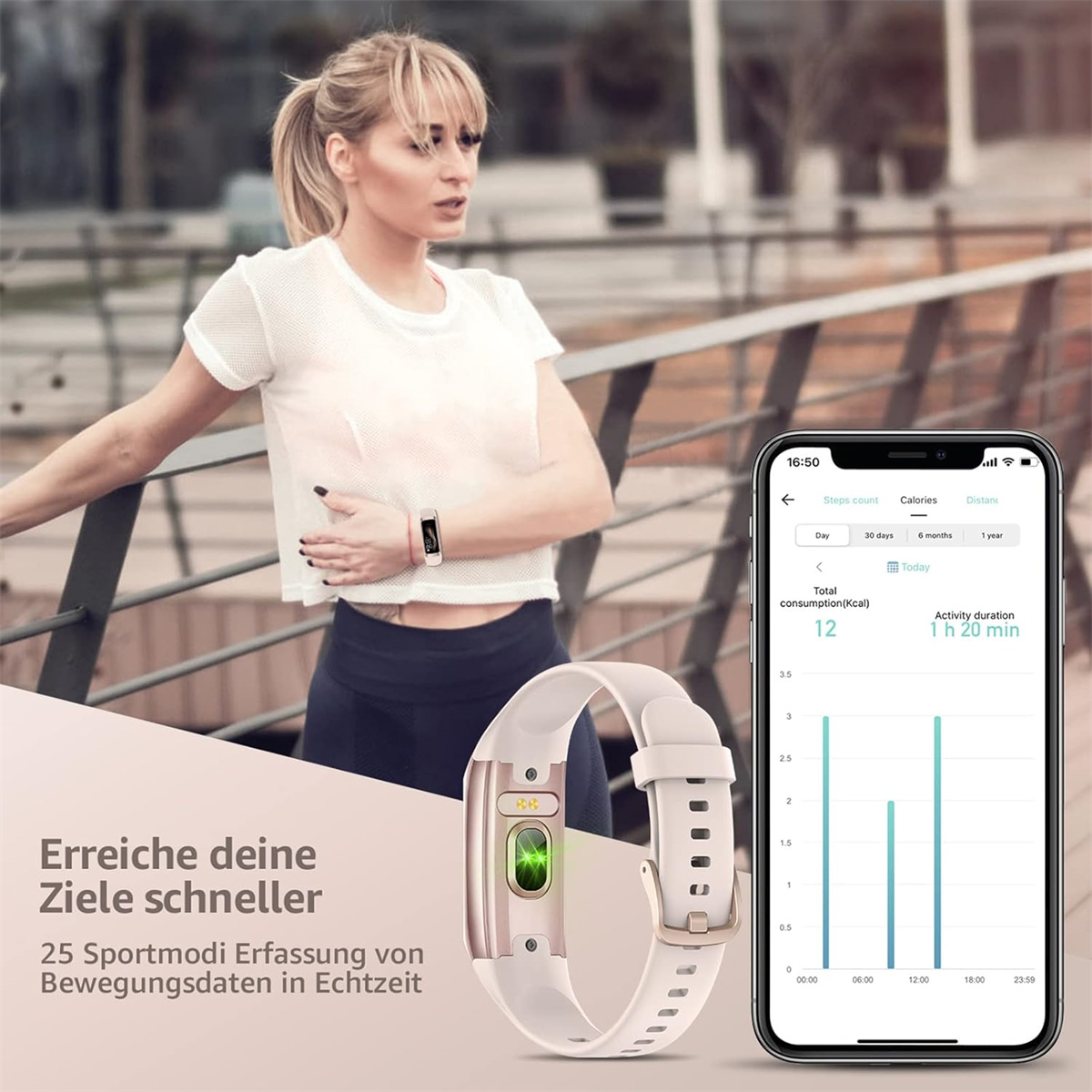 Eine Frau, die einen Fitnesstracker trägt und auf ein Telefon mit Aktivitätsdaten blickt.