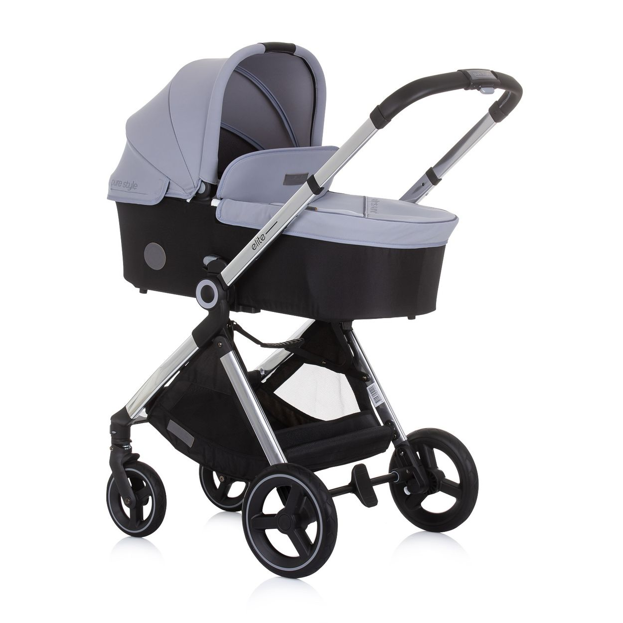 Ein grauer und schwarzer Kinderwagen auf weißem Hintergrund.