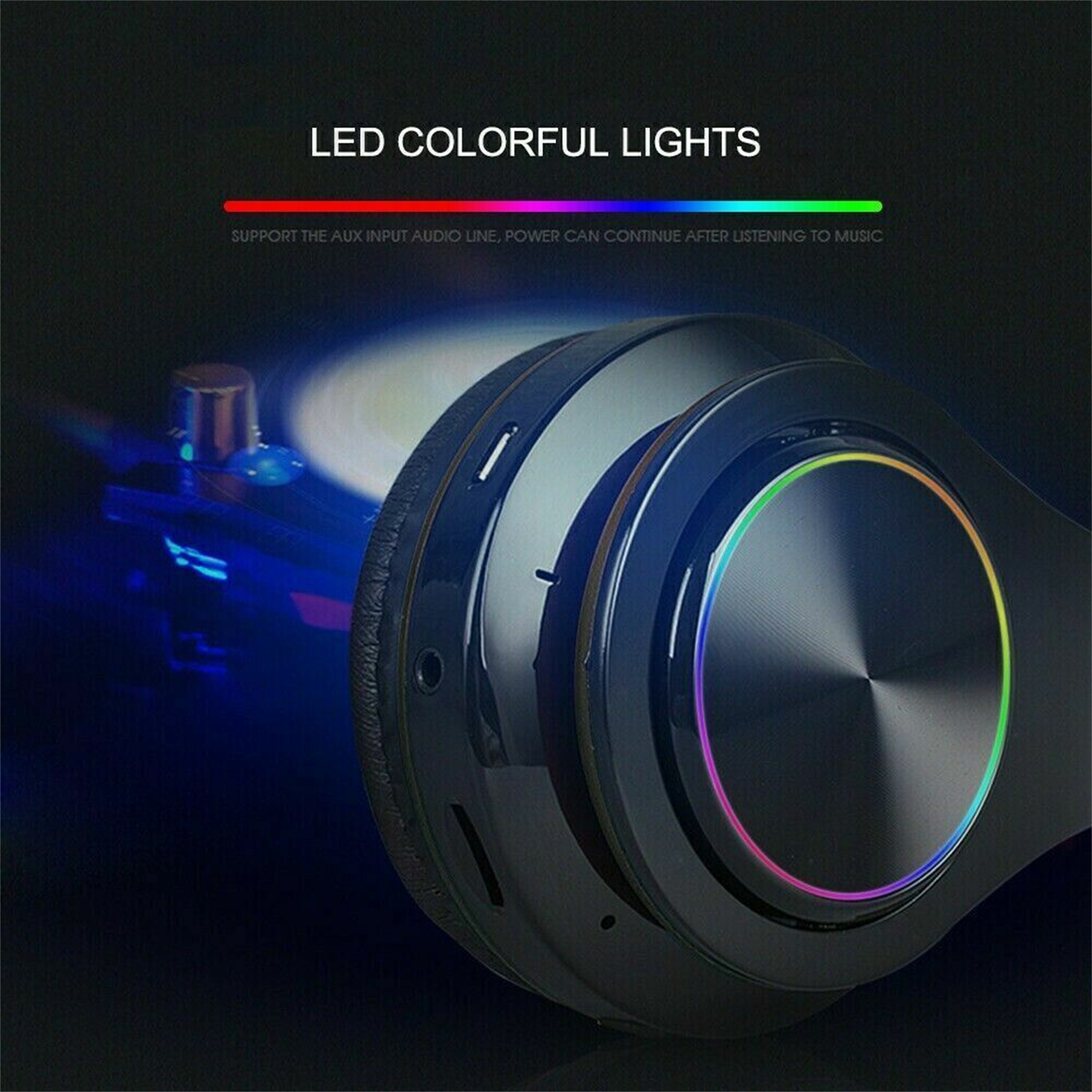 Schwarzer Kopfhörer mit bunten LED-Lichtern und blauem Leuchten. Text weist auf Musik nach dem Hören hin.