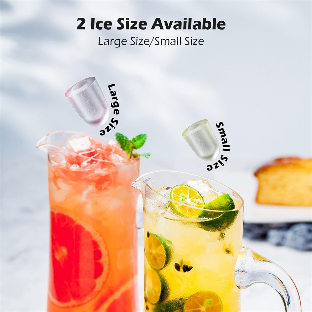 Zwei Getränke in Gläsern mit Eiswürfeln. Eines hat roten Saft, das andere gelben Saft und Minze.