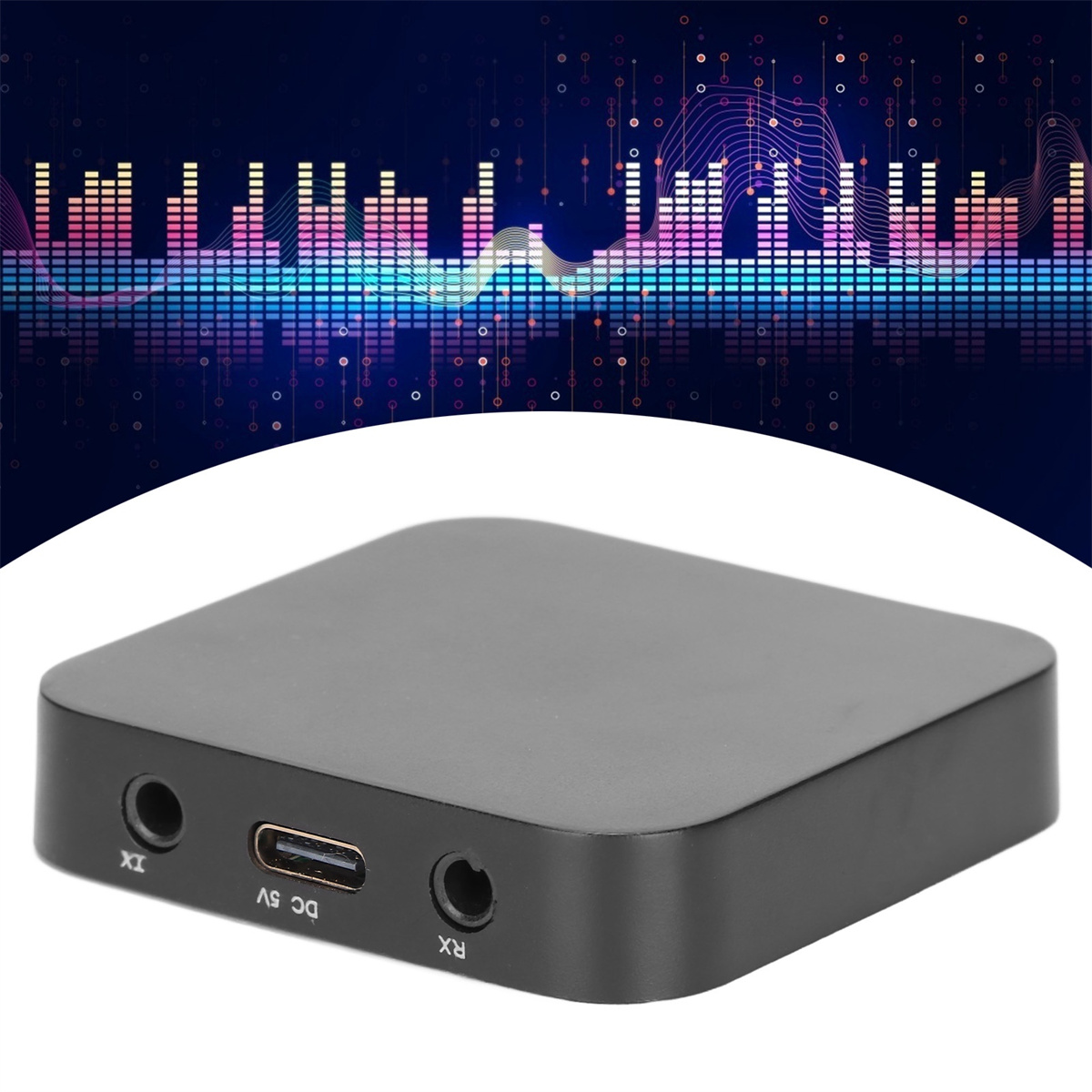 Schwarzes Gerät mit Anschlüssen auf einem Hintergrund mit einem Sound-Equalizer.