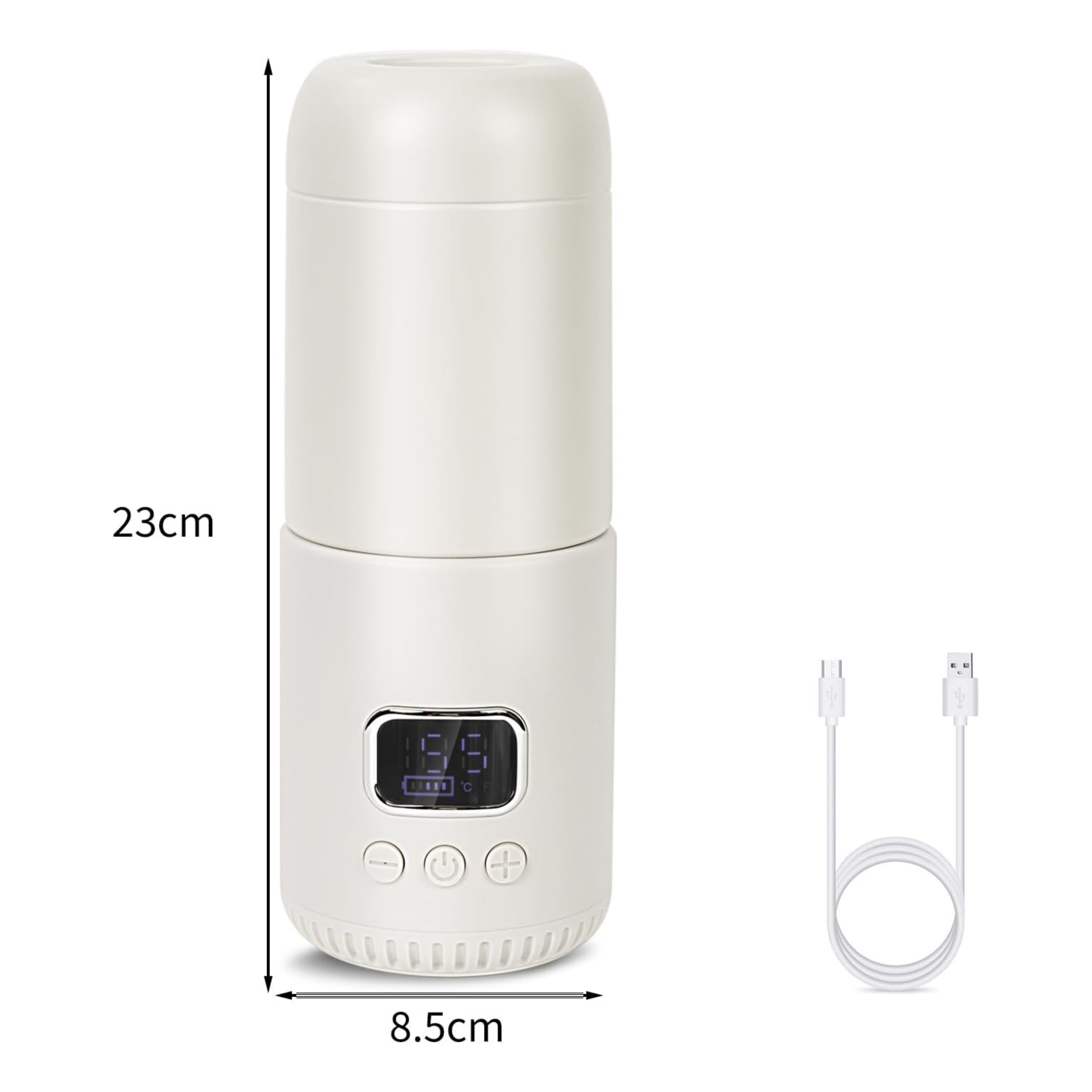 Ein weißer Reisebecher mit digitaler Anzeige und einem USB-Ladekabel daneben.