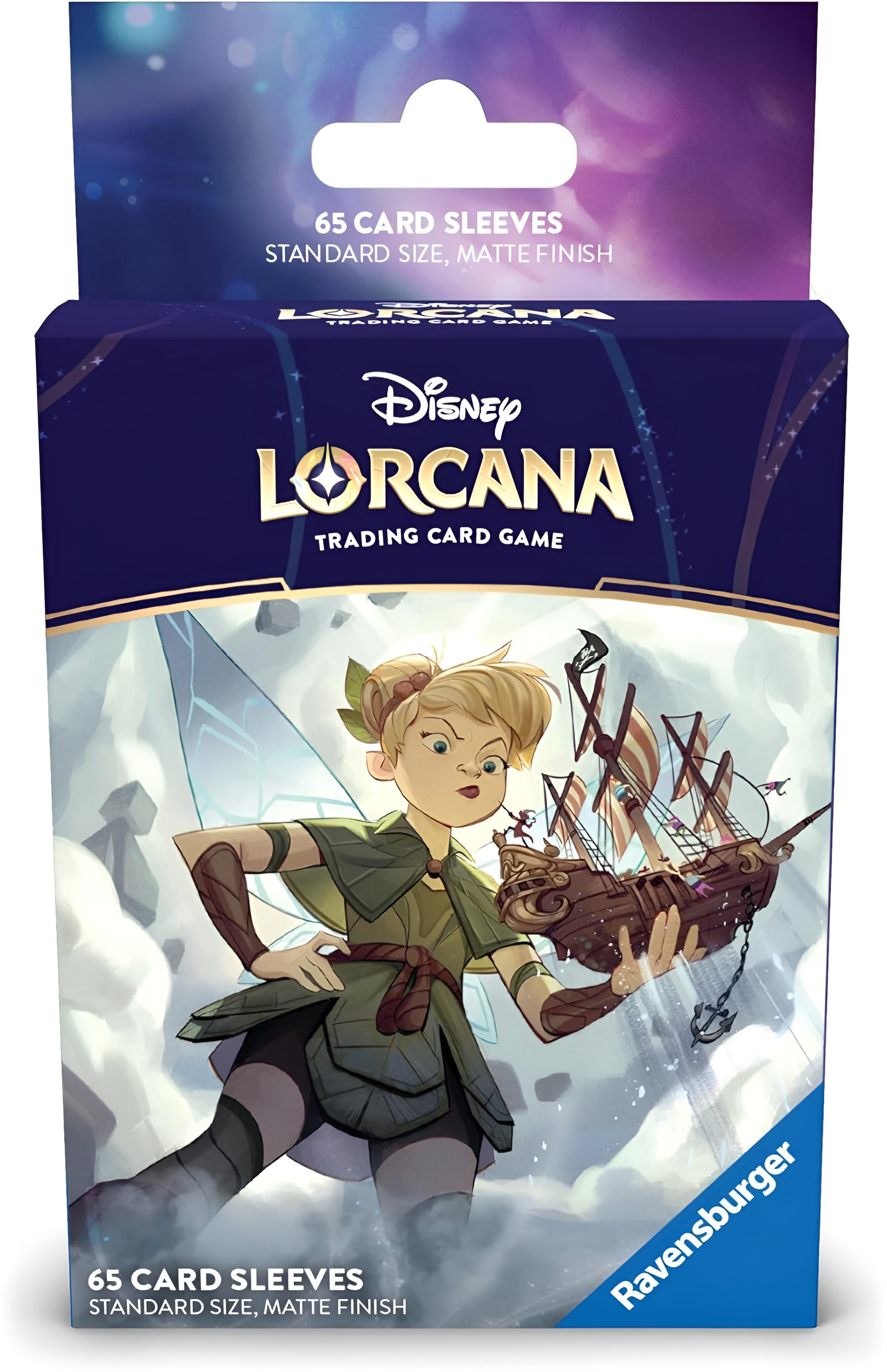 Eine Disney Lorcana Kartenspielbox mit Tinkerbell, die ein Schiff hält.