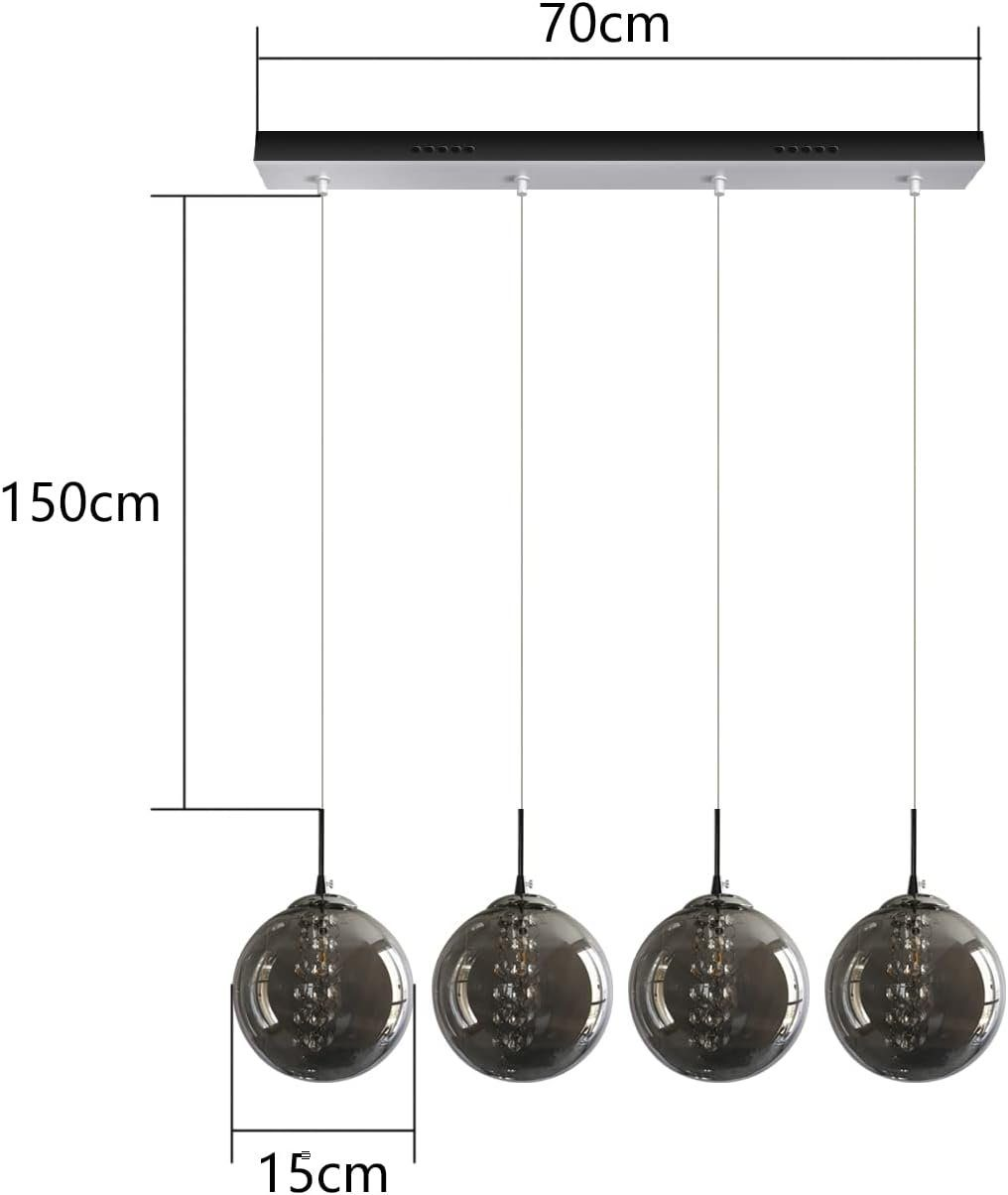 Lampada a sospensione. Quattro paralumi sferici in vetro sospesi da un supporto a soffitto nero. Bianco.