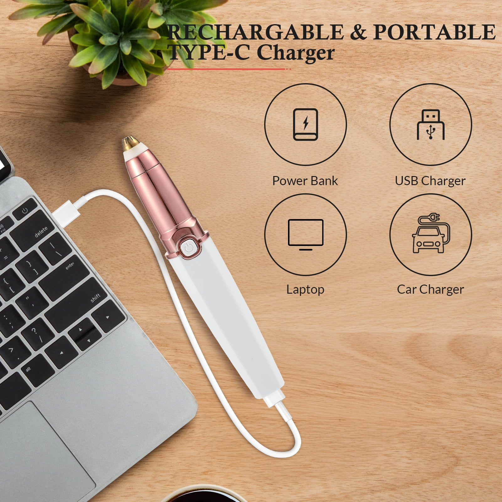 Ein Gerät neben einem Laptop mit Ladezubehör für Auto, Powerbank und USB-Ladegerät.