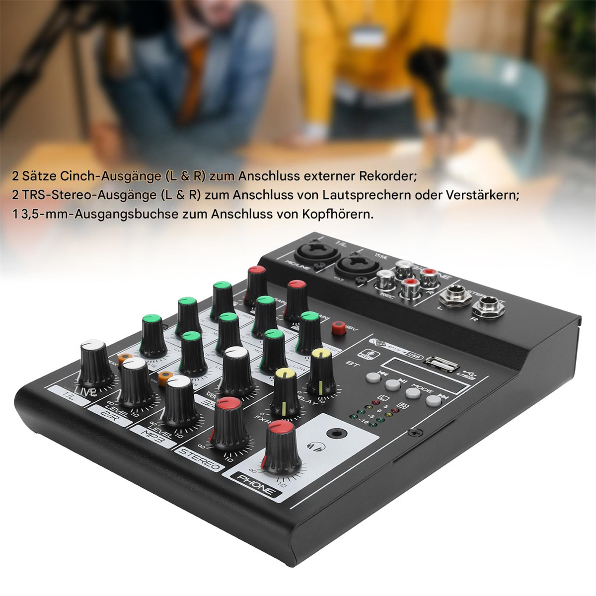 Ein schwarzer Audiomixer mit verschiedenen Ein- und Ausgängen und beschrifteten Abschnitten für verschiedene Funktionen.