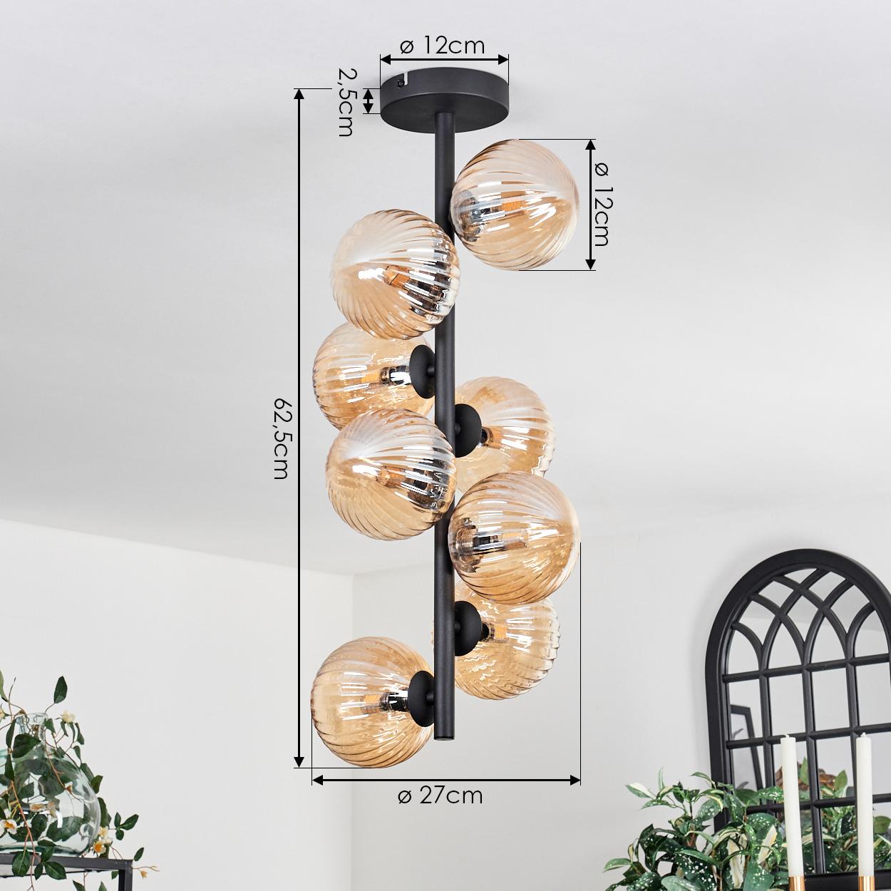 Deckenlampe mit Maßen: 62,5 cm Höhe, 27 cm Durchmesser, 12 cm Kugel.
