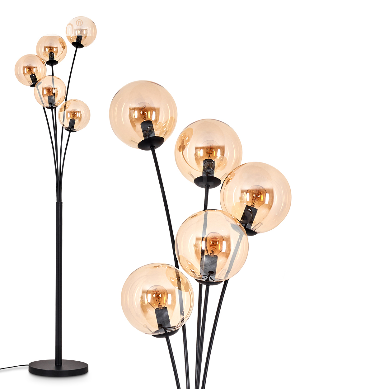 Schwarze Stehlampe mit bernsteinfarbenen Glaskugeln. Die Lampe hat einen runden Fuß und mehrere Arme.