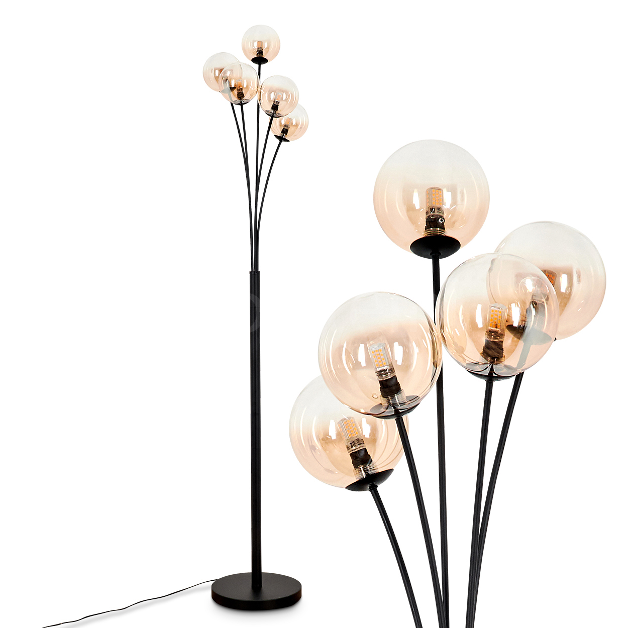 Eine schwarze Stehlampe mit sechs bernsteinfarbenen Glaskugelleuchten auf weißem Hintergrund.