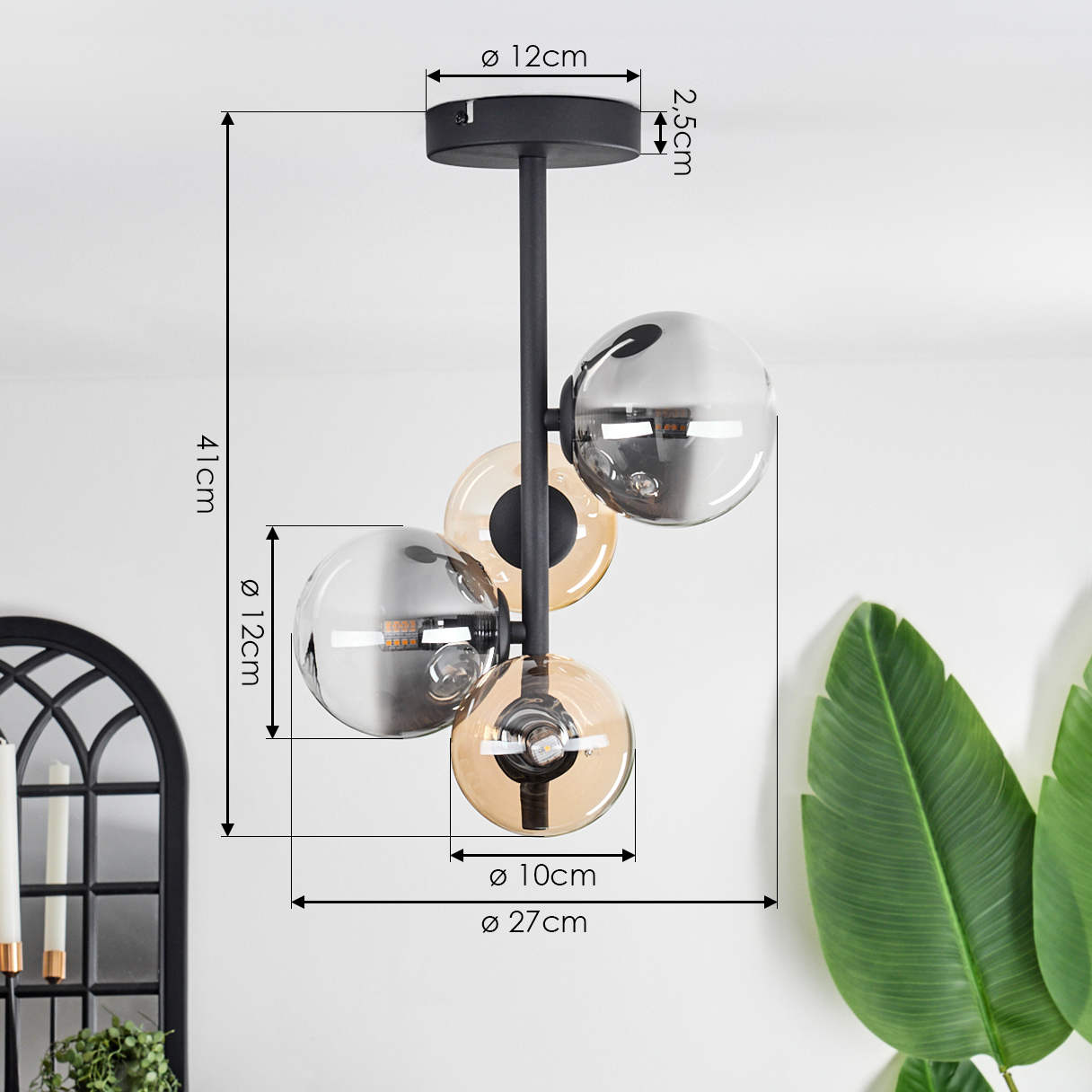 Deckenlampe mit drei Kugeln, Abmessungen: 41 cm Höhe, 27 cm Breite.