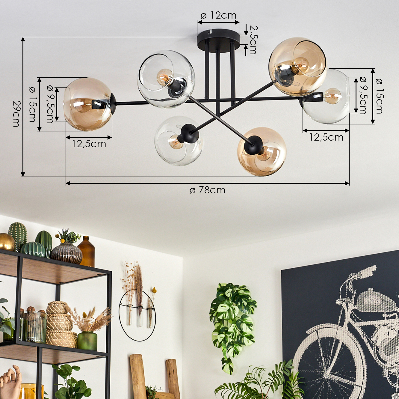 Eine Deckenlampe mit sechs orangefarbenen Glaskugeln. Abmessungen für die Lampe und ihre Komponenten sind angegeben.