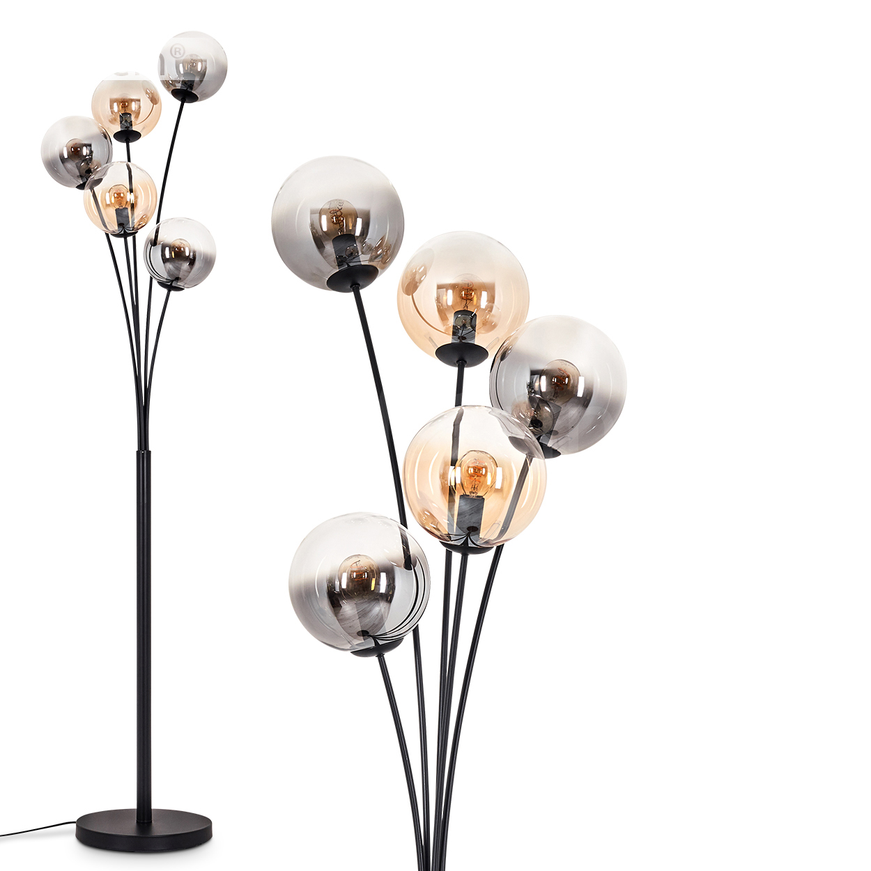 Eine schwarze Stehlampe mit fünf Glaskugelschirmen sticht vor einem weißen Hintergrund hervor. Die Lampe hat ein modernes Design.