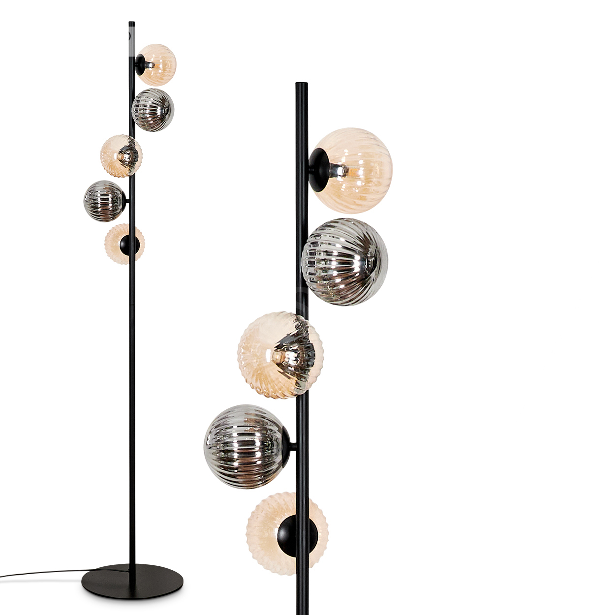 Stehlampe mit schwarzem Pfosten und mehreren bernsteinfarbenen und silbernen Glaskugeln.
