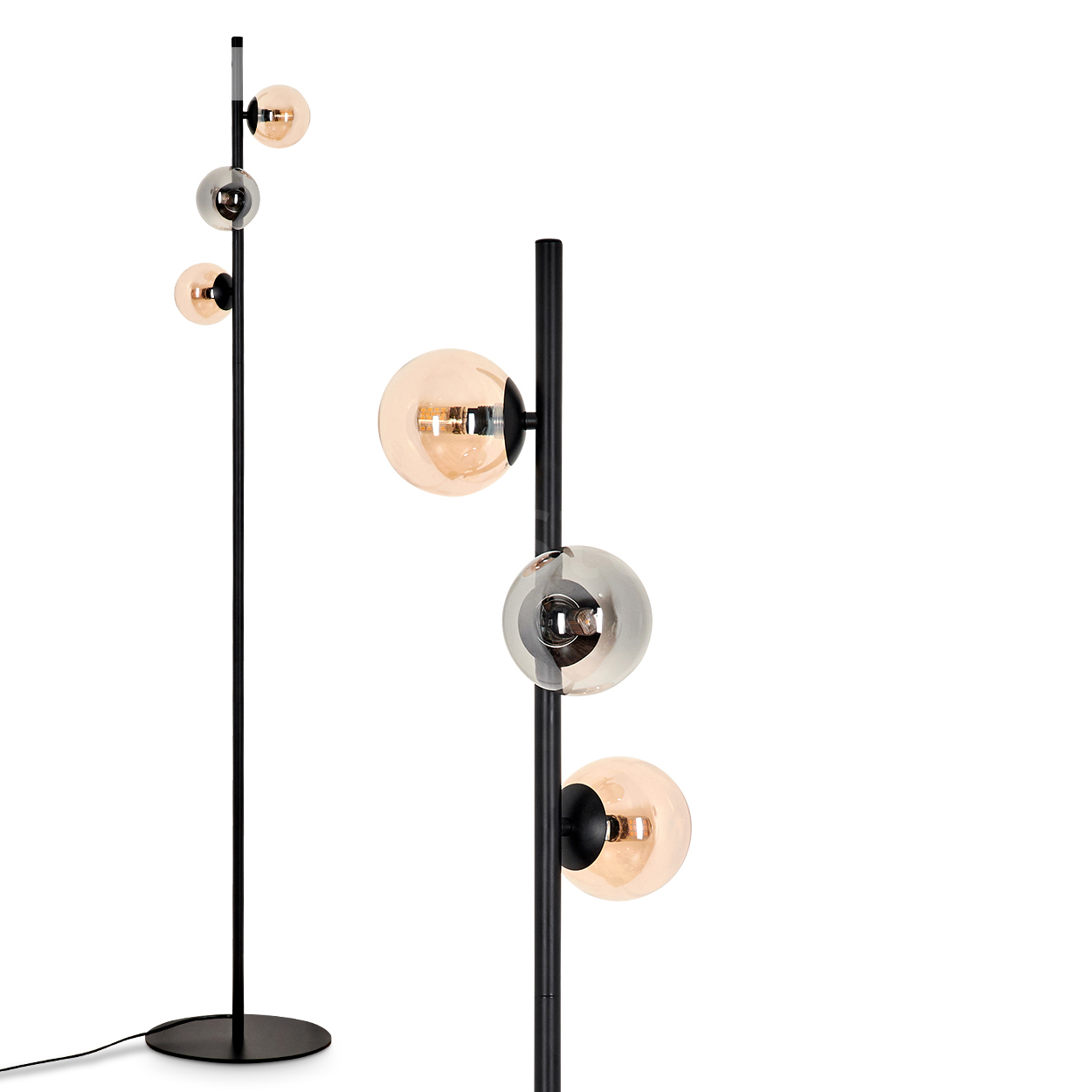Stehlampe mit drei Kugeln. Zwei bernsteinfarbene und eine graue. Schwarzer Sockel und Stange. Weißer Hintergrund.