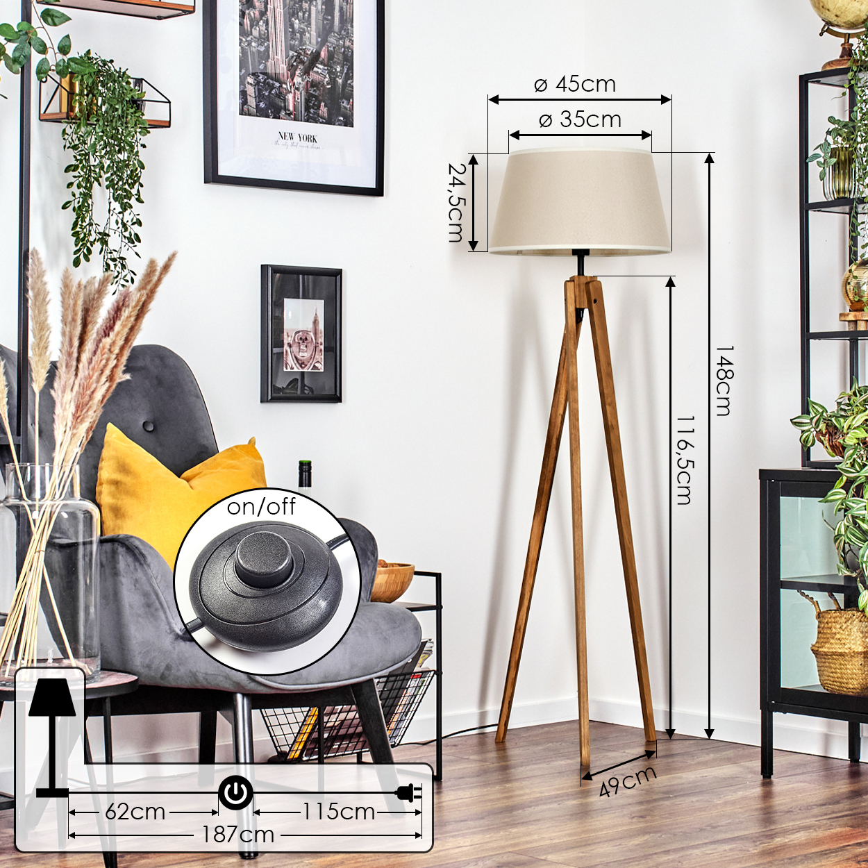 Stehlampe mit Holzstativ und beigem Lampenschirm in einem Wohnzimmer, mit Ein/Aus-Schalter-Detail.