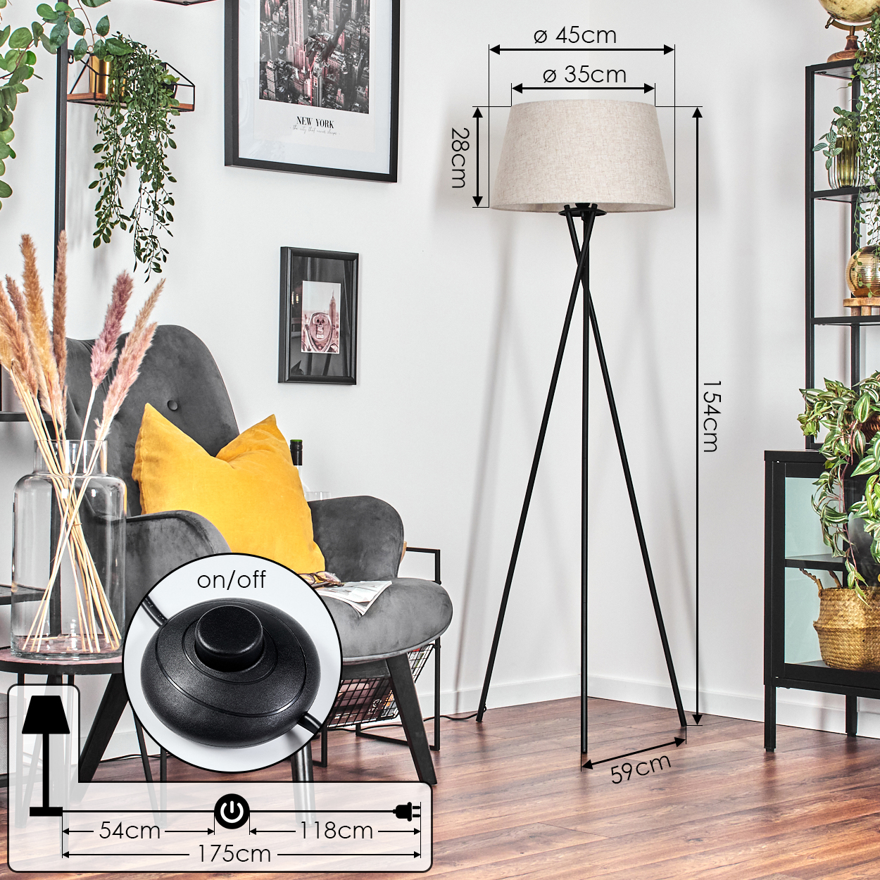 Schwarze Stativ-Stehlampe mit beigem Schirm. Inneneinrichtung. Weiße Wand und Ecke.