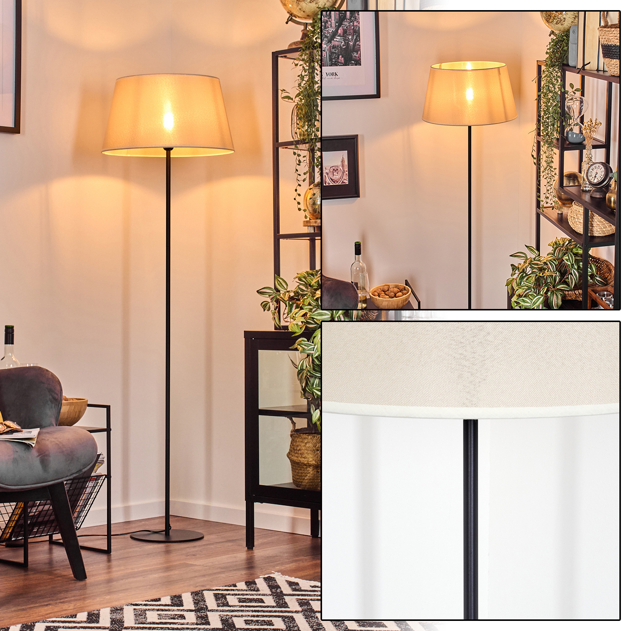 Stehlampe mit beigem Schirm. Innenraum mit Möbeln, Dekoration und einem gemusterten Teppich.