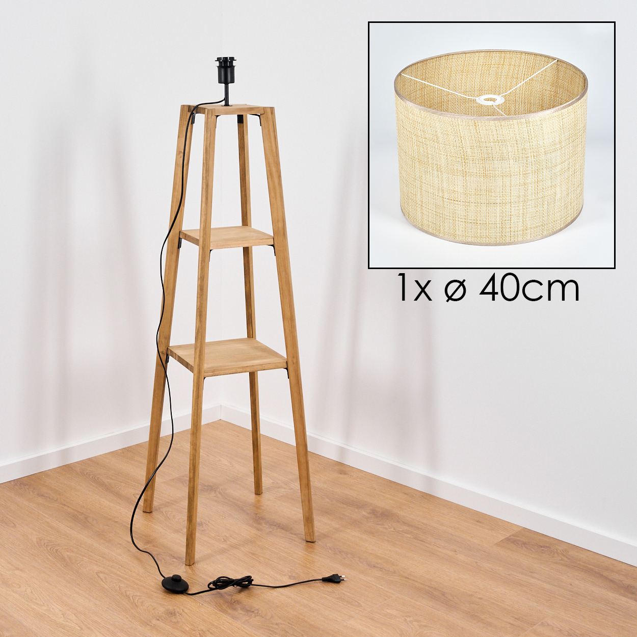 Eine Stehlampe aus Holz mit Lampenschirm, mit einer Nahaufnahme des Schirms.