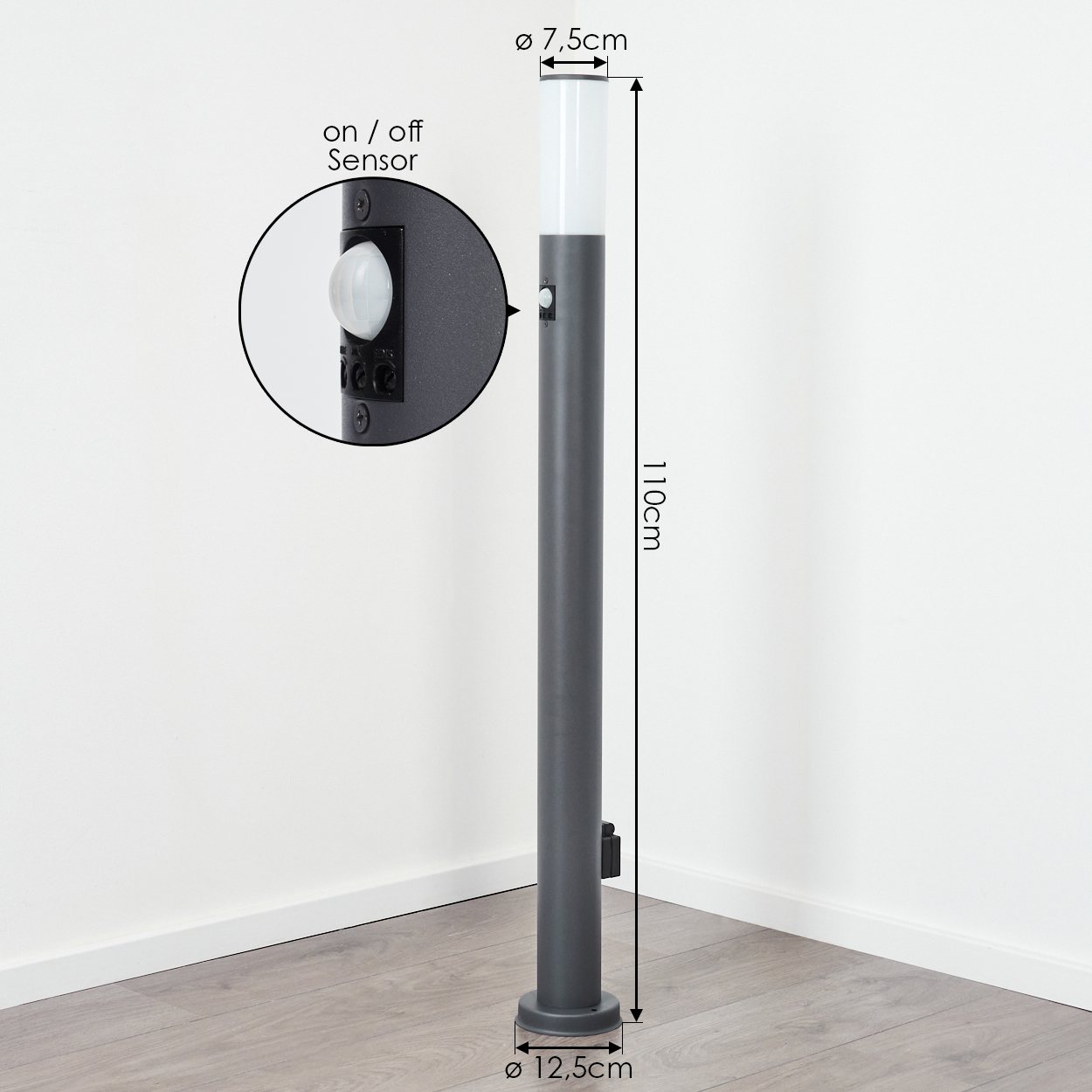 Außenlampe mit Maßen, Sensor- und Steckdosen-Details, weißer Hintergrund.