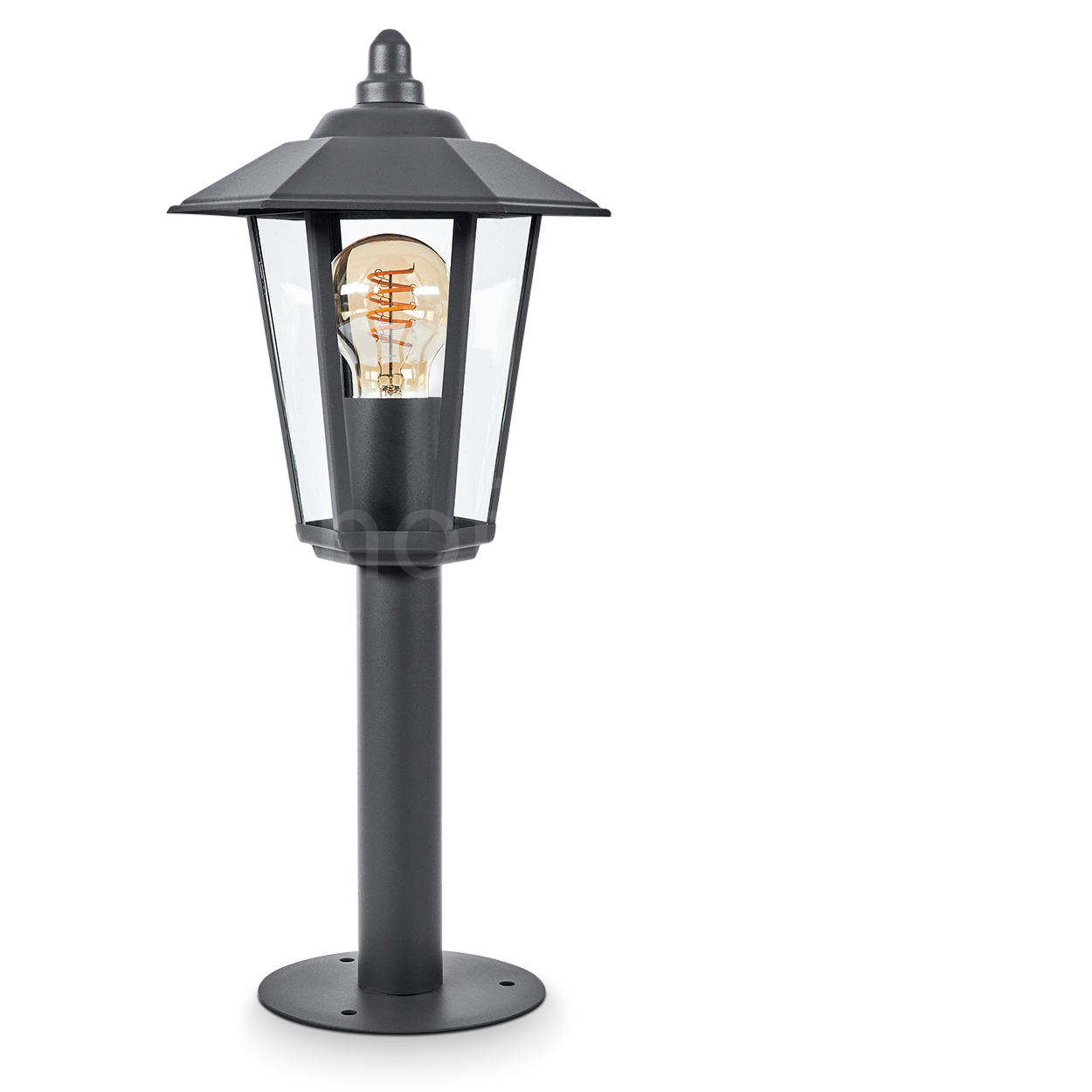 Eine schwarze Außenlampe mit Glaseinfassung und einer leuchtenden Glühbirne.