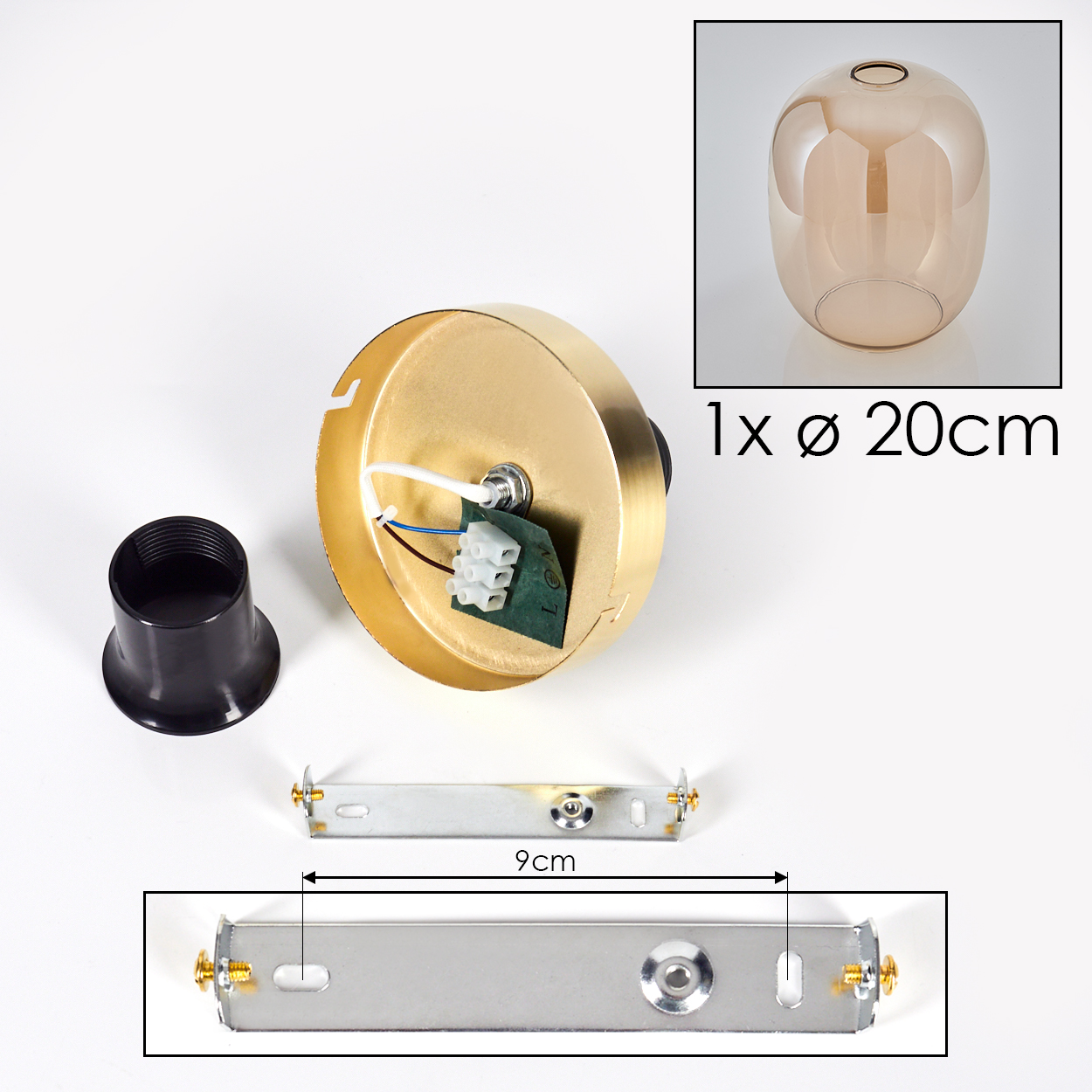 Komponenten einer Deckenleuchte, darunter ein Messingfuß, ein Glaskolben und eine Montagehalterung.