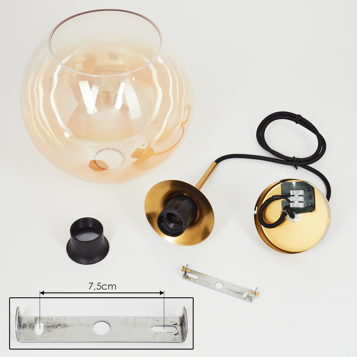 Komponenten einer Lampe, einschließlich Glaskugel, schwarze Halterung, Montagehalterung, mit Maßen.