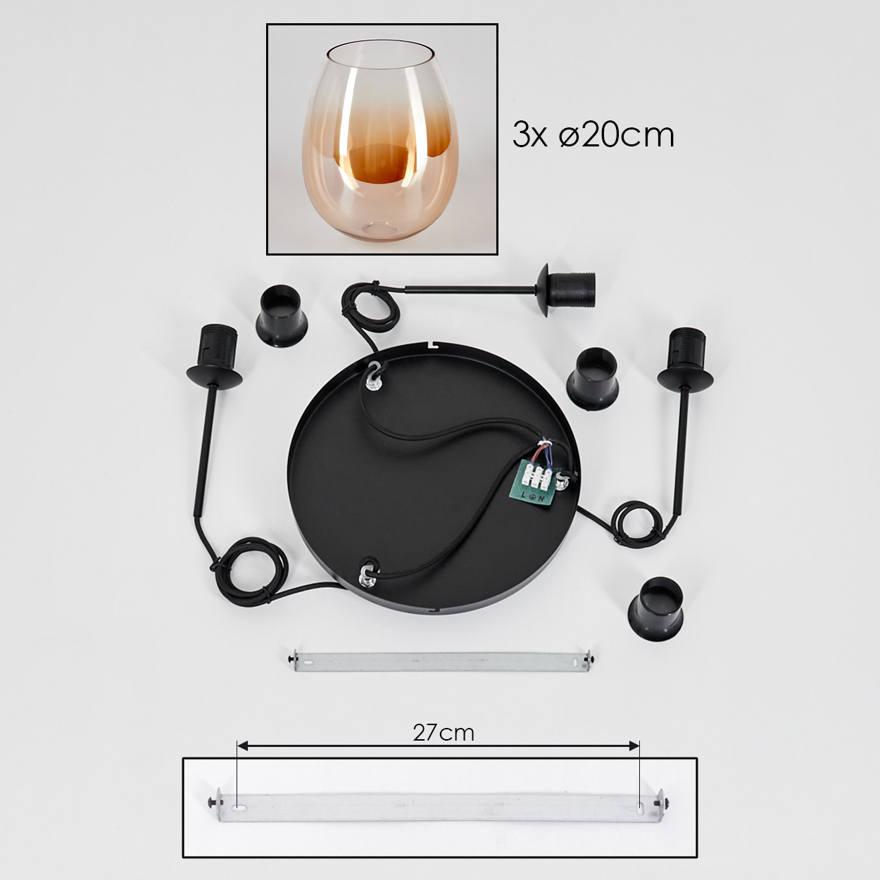 Komponenten einer Dreifach-Pendelleuchte: schwarze Deckenplatte, Glasschirme, schwarze Fassungen und eine 27 cm Halterung.