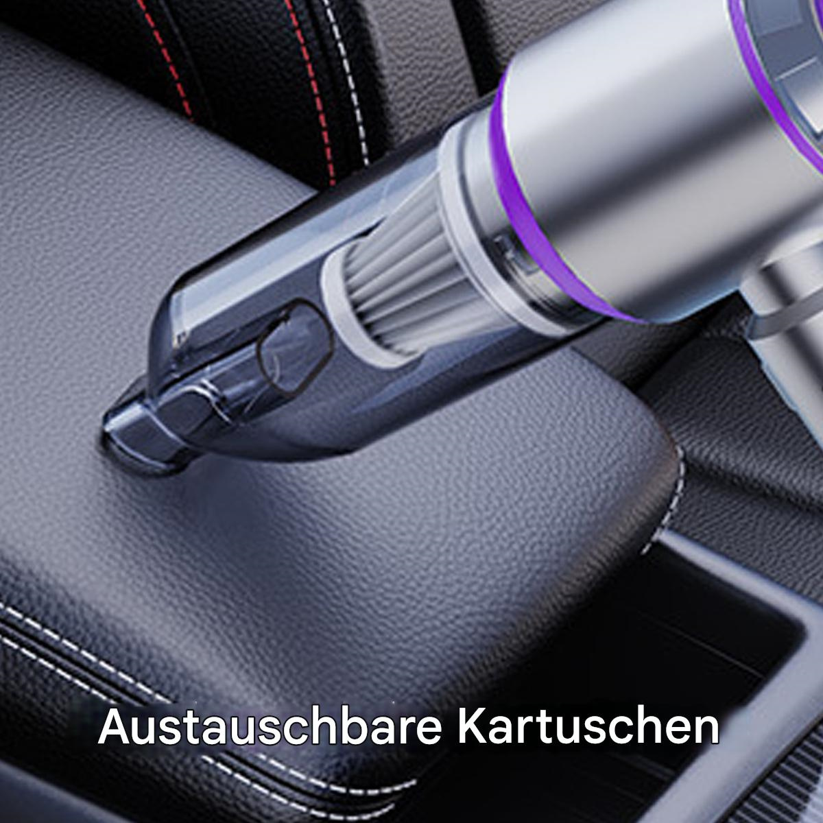 Ein Handstaubsauger reinigt einen Autositz. Der Staubsauger ist silberfarben und der Sitz ist aus schwarzem Leder.