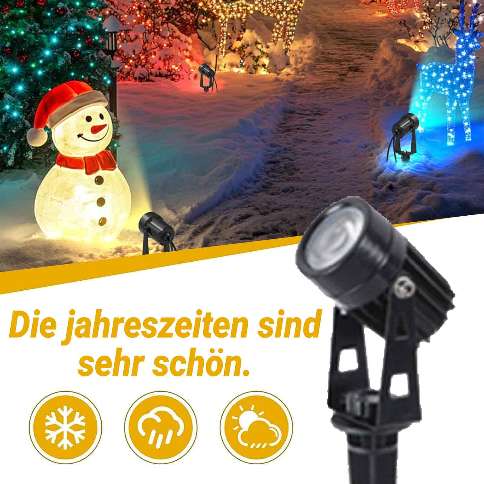 Ein Schneemann mit rotem Schal und Hut wird von einem Scheinwerfer beleuchtet. Weihnachtsbeleuchtung und Dekorationen im Hintergrund.