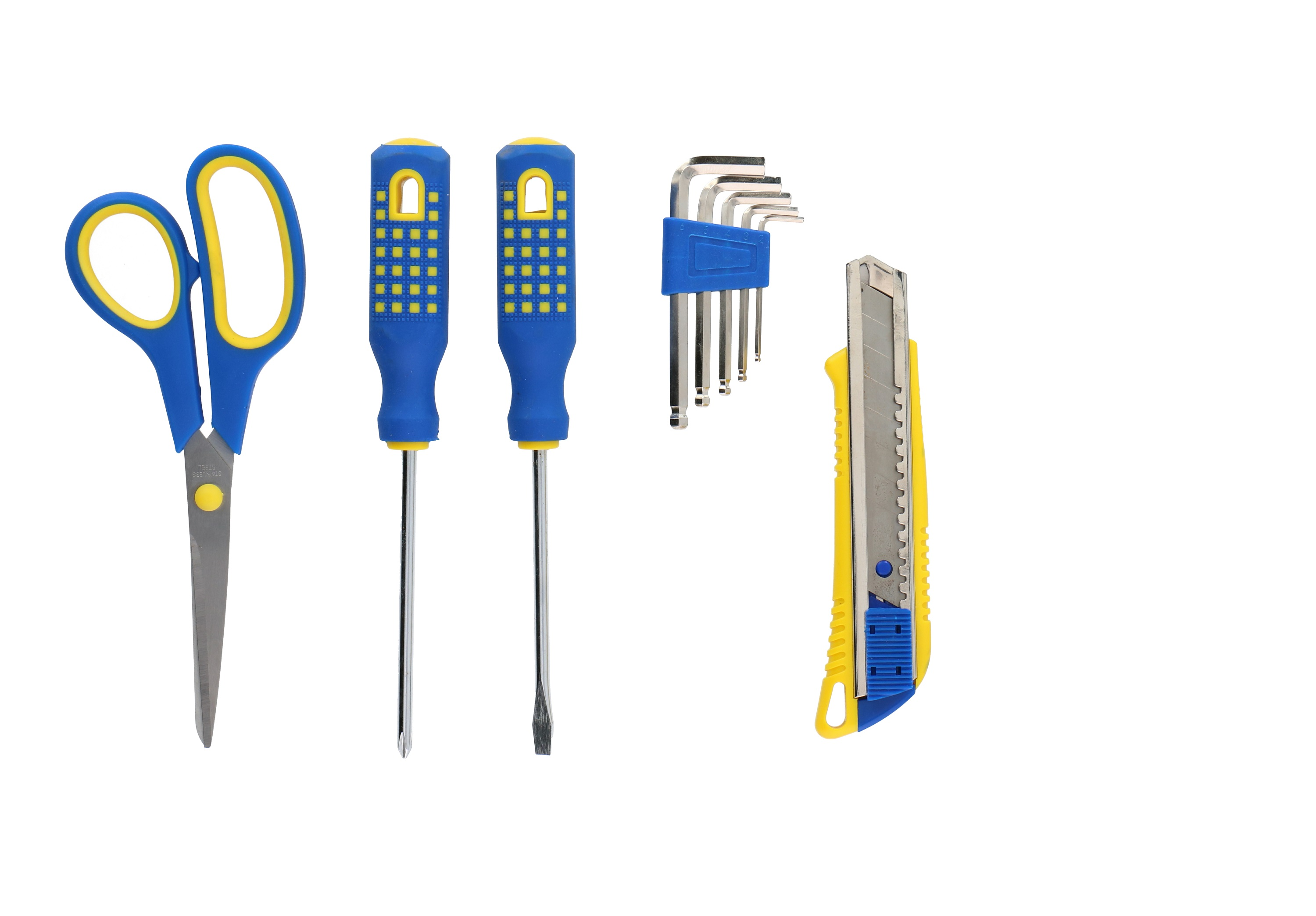 Ciseaux, tournevis, clés Allen et un cutter sur fond blanc. Outils isolés.