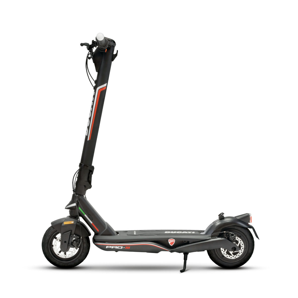 Scooter Ducati, nero con dettagli rossi, sfondo bianco.