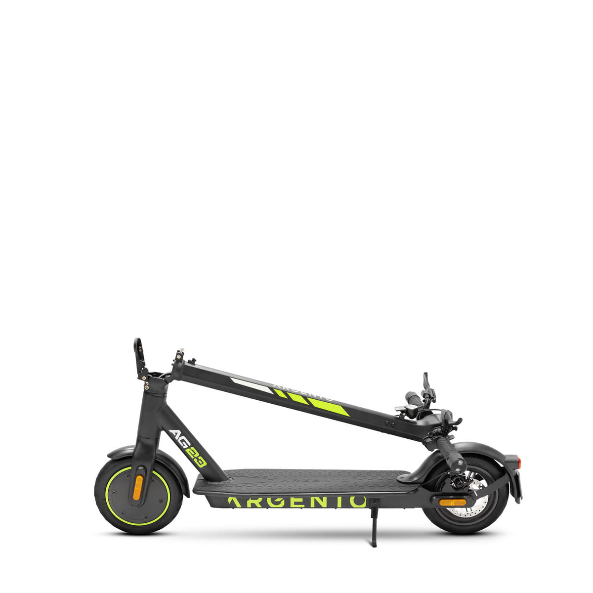 Scooter elettrico Argento nero, piegato, su sfondo bianco. Ha dettagli gialli e verdi.
