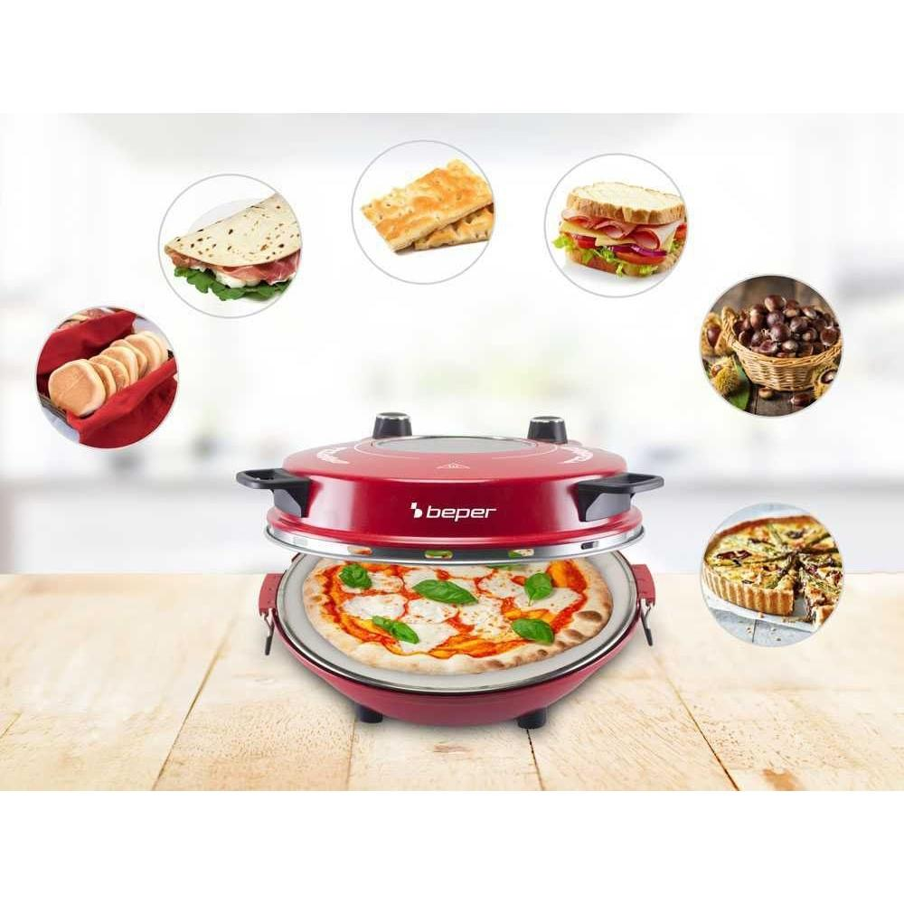 Un forno per pizza rosso circondato da diversi cibi cotti: pizza, panini, pasticcini e castagne.