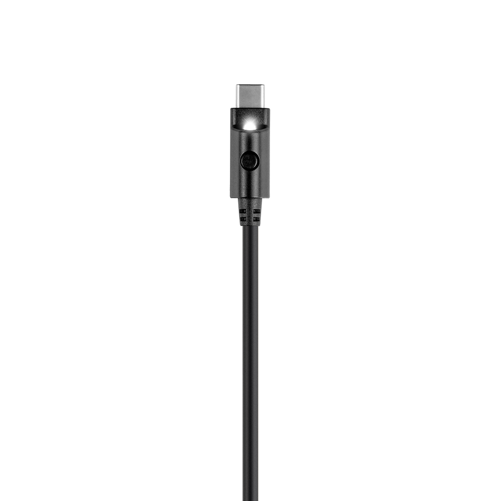 Kabel ładujący USB-C ze wskaźnikiem ładowania. Białe tło.