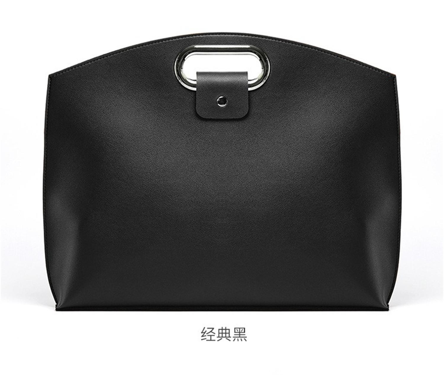 Schwarze Handtasche mit silbernem Griff und Verschluss. Der Hintergrund ist weiß.