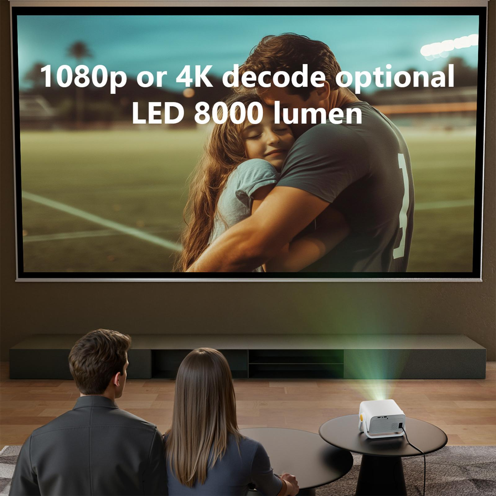 Ein Projektor zeigt einen Film auf einer Leinwand, ein Paar schaut zu.
