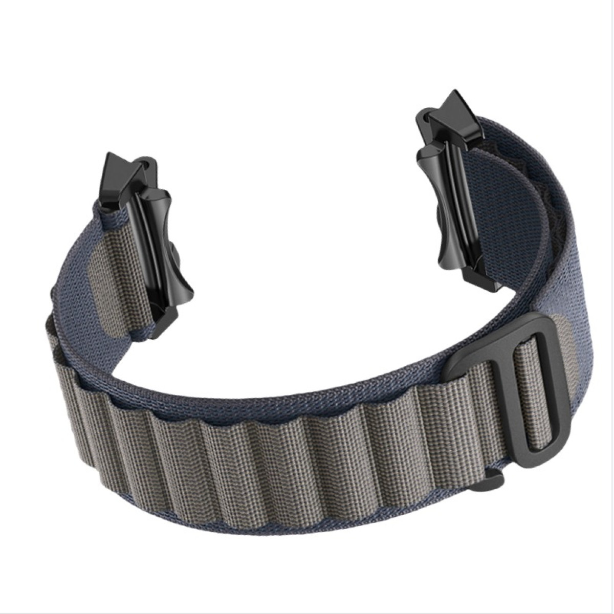 Un cinturino blu e grigio con chiusura nera. Il cinturino ha un design strutturato.