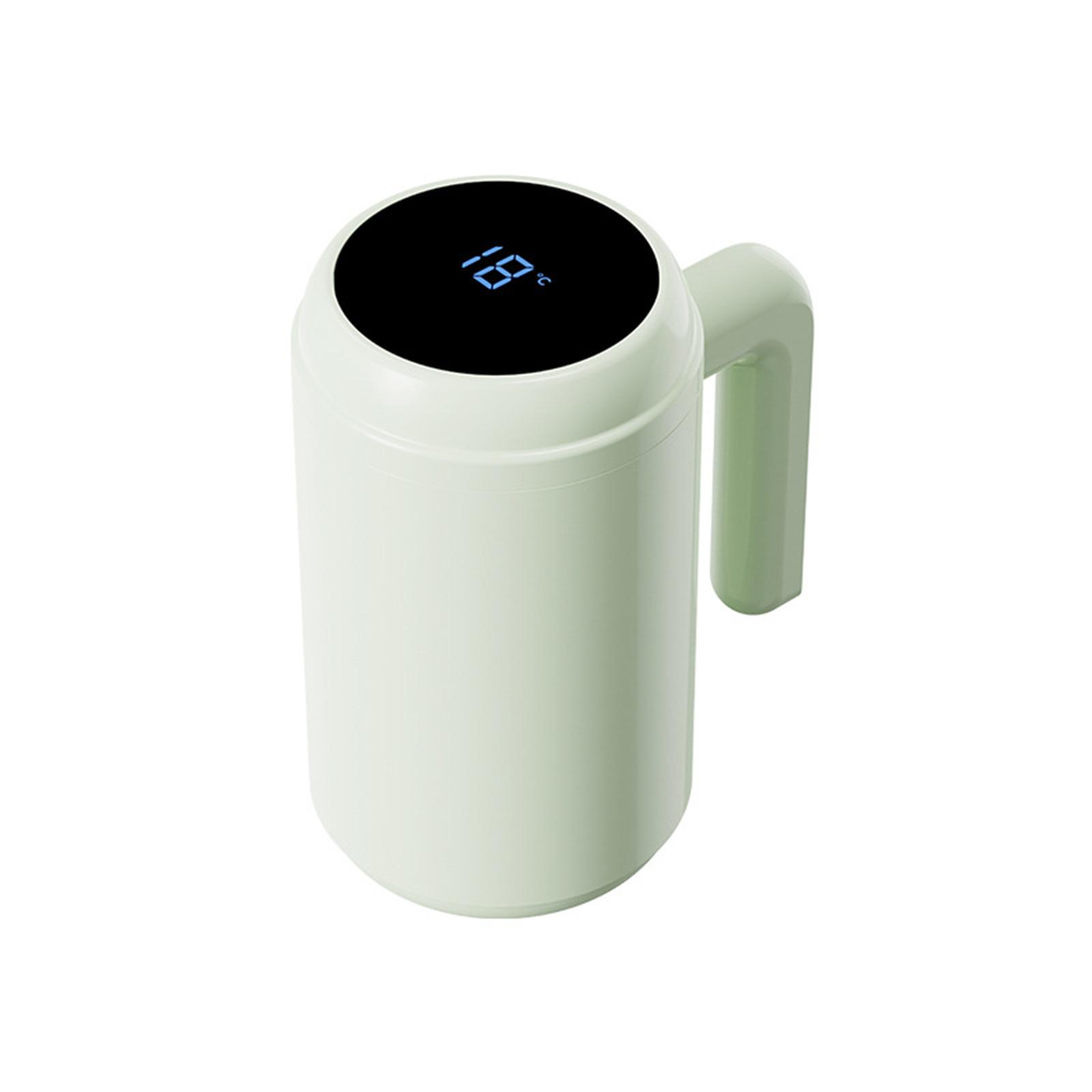 Creme-Tasse mit Griff, Digitalanzeige zeigt 18°C. Weißer Hintergrund.