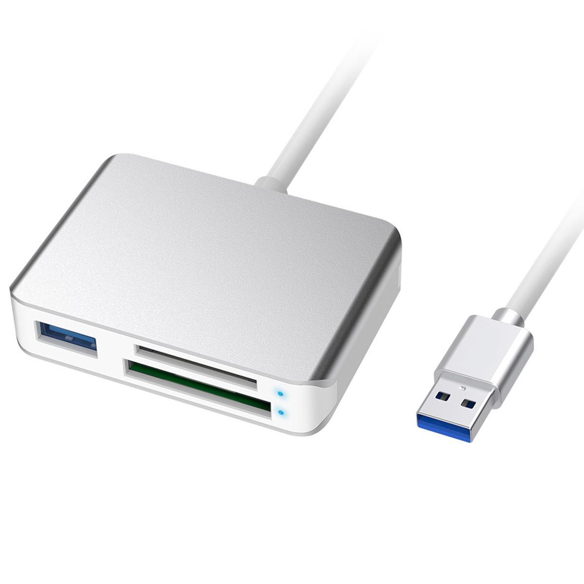 Ein silbernes Kartenlesegerät mit USB-Anschluss und weißem USB-Kabel, freigestellt.