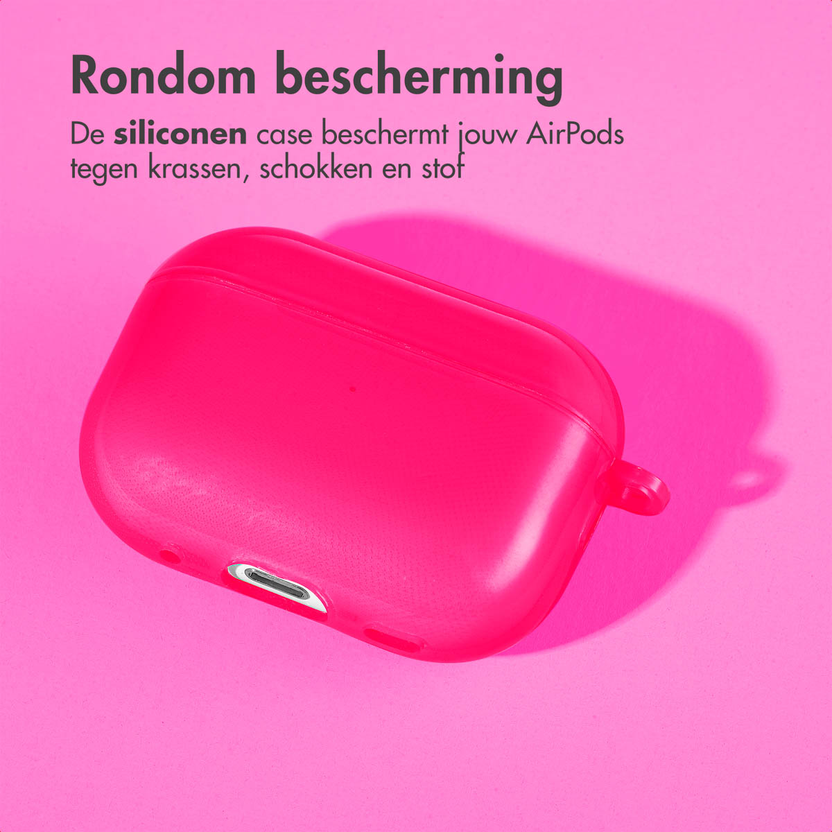 A pink silicone case for AirPods on a pink background. Text: 'Rondom bescherming'.