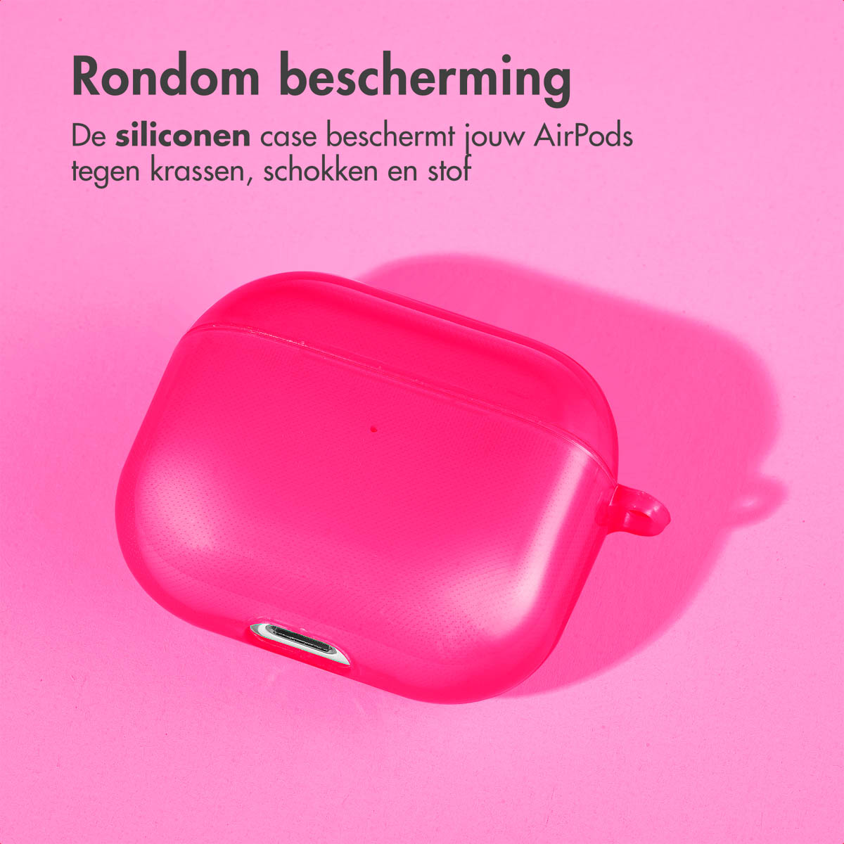 A pink case for AirPods sits on a pink surface. Text says 'Rondom bescherming'.