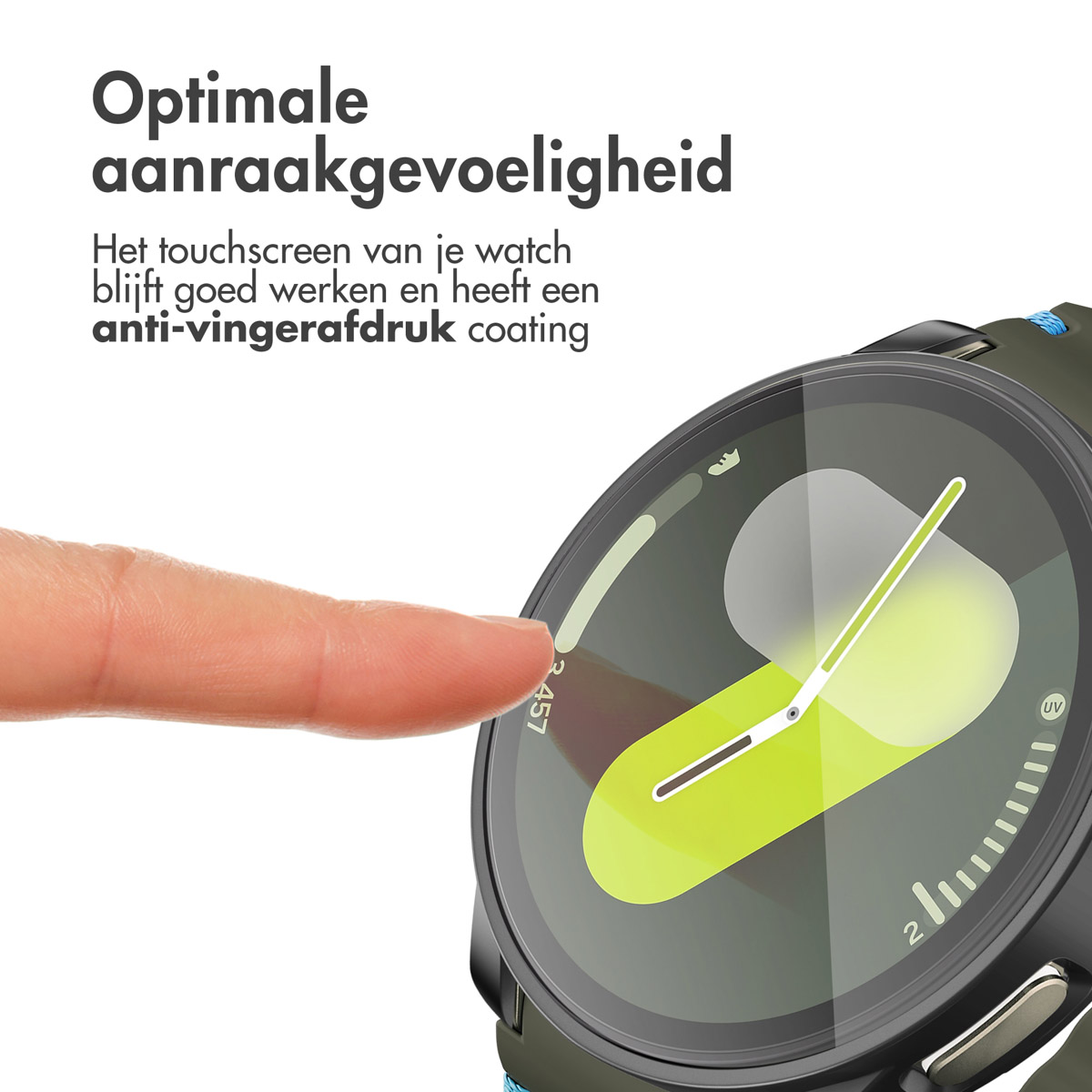 Hand raakt smartwatch-scherm aan met aangebrachte beschermfolie.