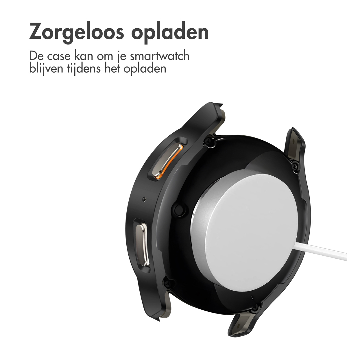 Zwarte smartwatch in een oplaadcase met witte oplaadpad.