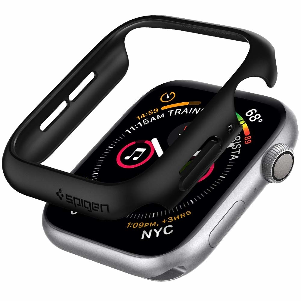 Czarny pokrowiec ochronny częściowo zakrywający srebrny Apple Watch. Zegar pokazuje czas i datę.