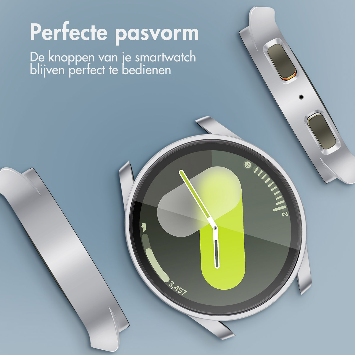 Een smartwatch-wijzerplaat met losgemaakte behuizingsonderdelen. Het scherm toont data. Lichtblauwe achtergrond.