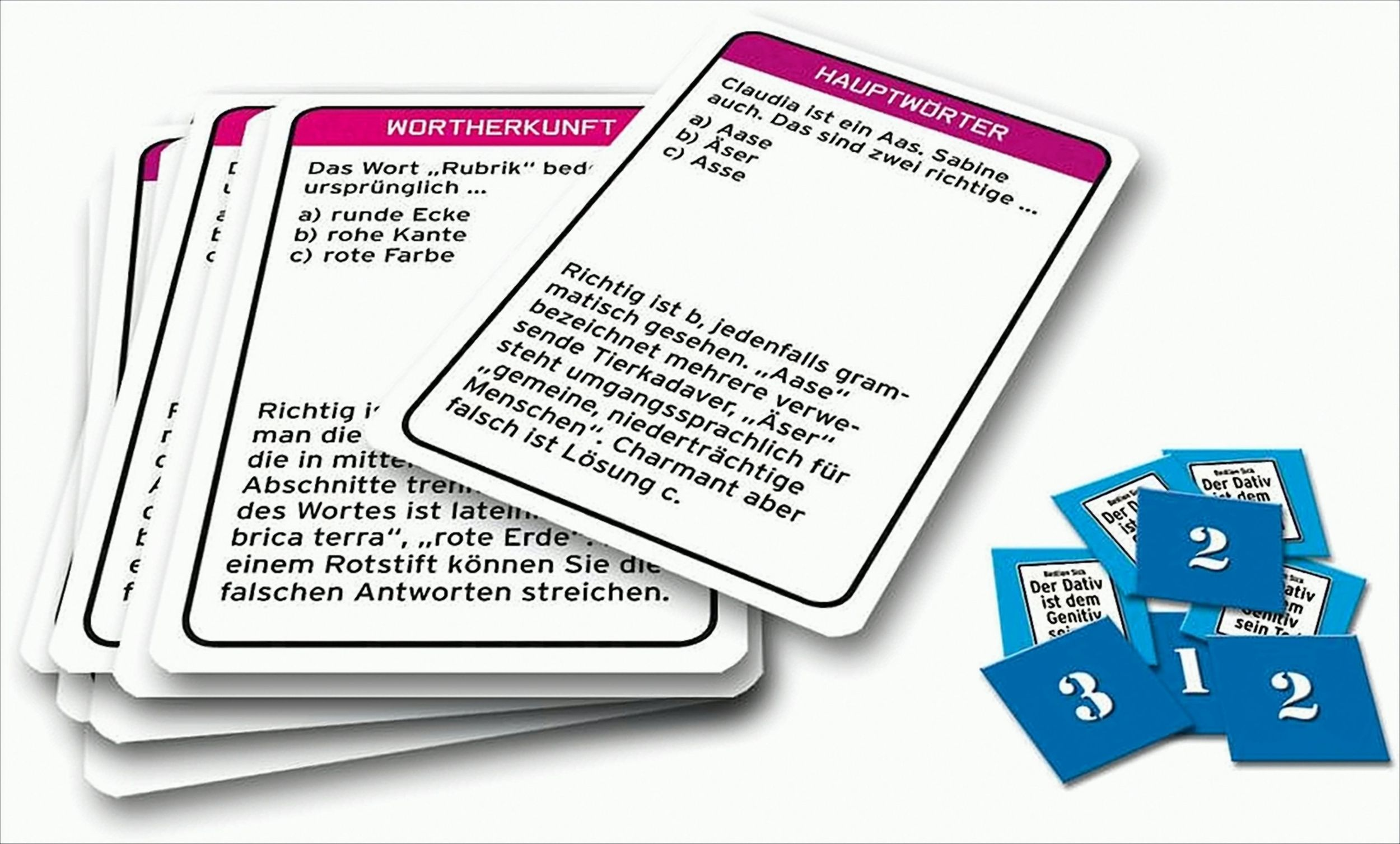 Ein Spiel mit Karten, einige mit Fragen und Antworten. Mehrere Karten zeigen den Inhalt des Spiels.