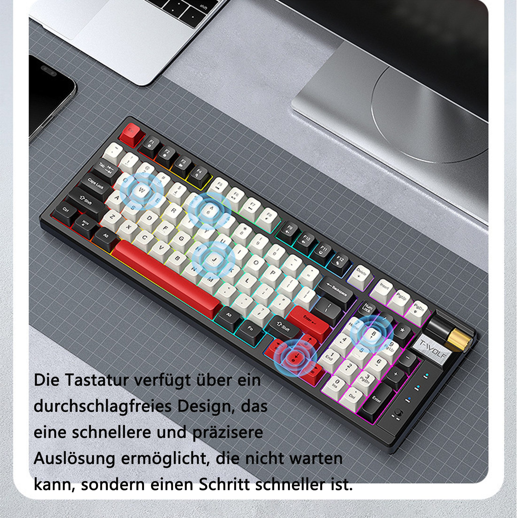 Schwarze Tastatur mit bunten, beleuchteten Tasten. Der Hintergrund ist ein Schreibtisch mit Laptop.