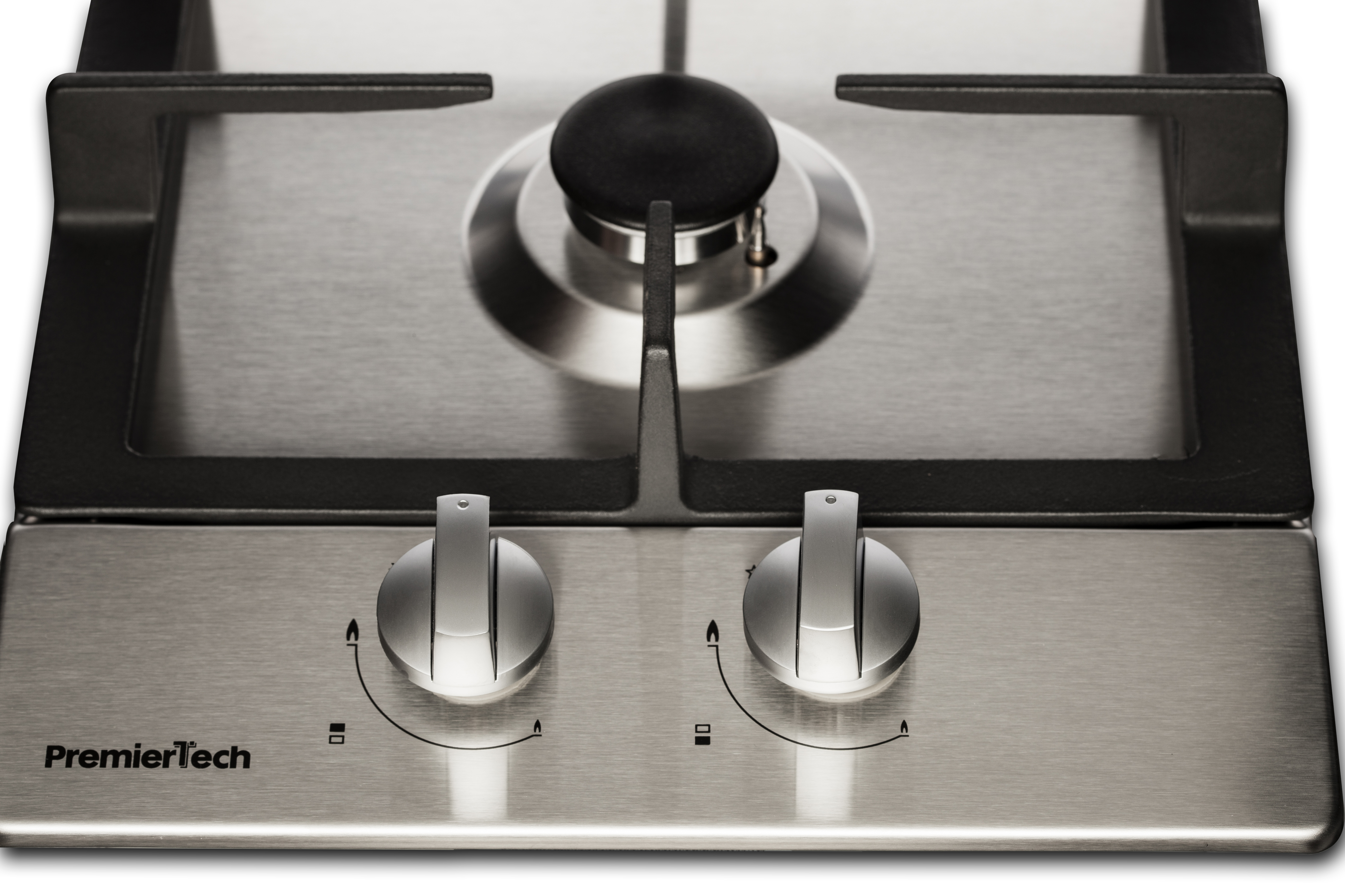 Primo piano di un piano cottura a gas con due manopole argentate e un bruciatore nero. Logo PremierTech visibile.
