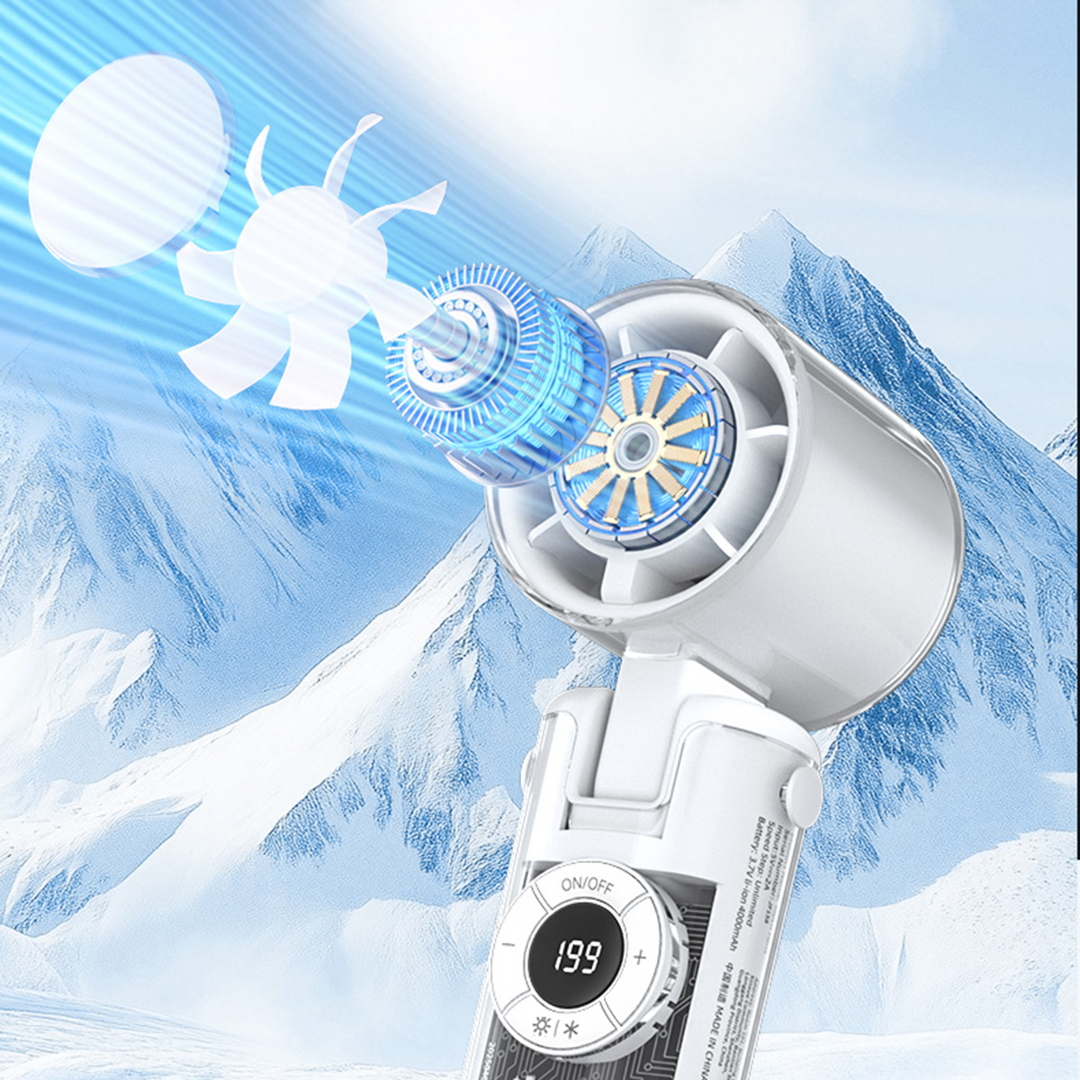 Ventilatore portatile bianco con vista dei componenti interni. Sfondo montuoso innevato.