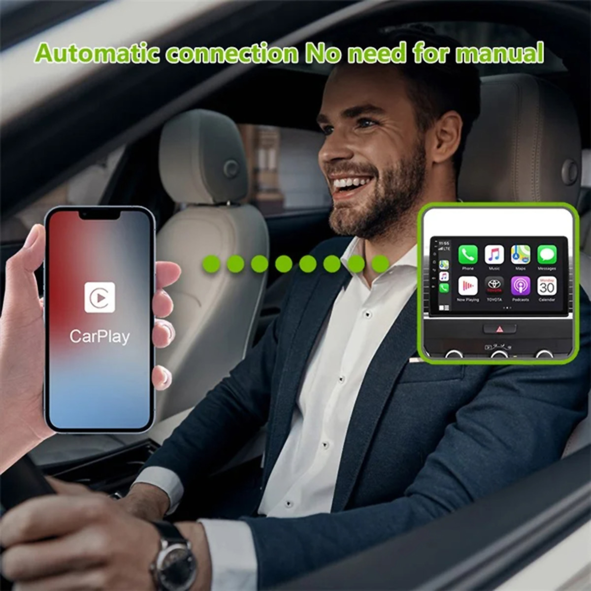 Hombre en un coche con teléfono mostrando CarPlay. Sistema de infoentretenimiento del coche a la derecha.